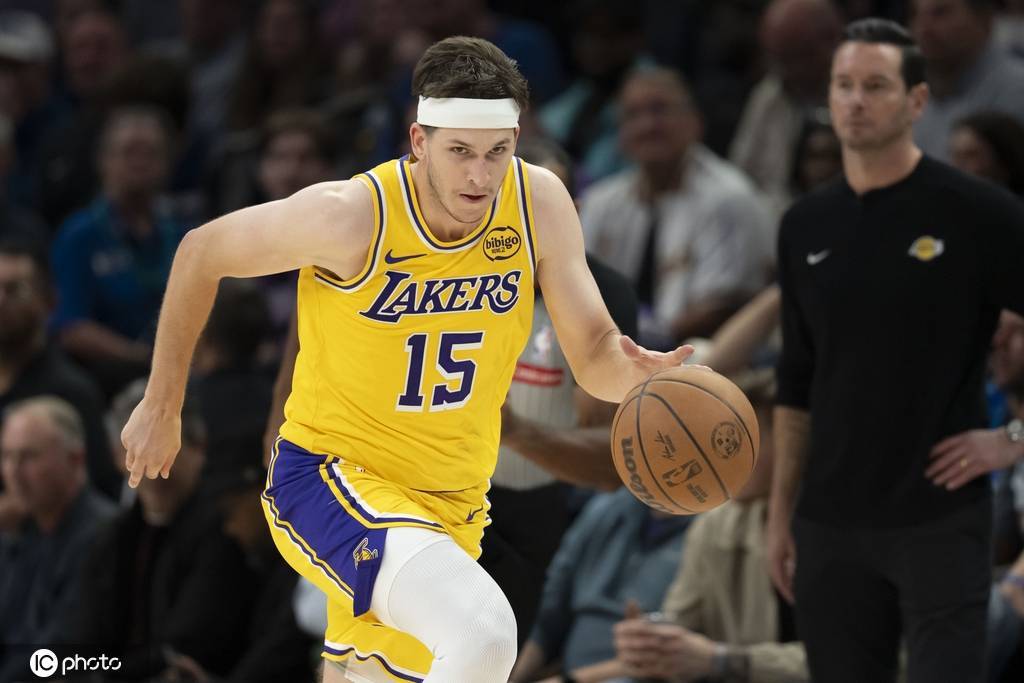 里夫斯变超巨引东詹膜拜 两个隐忧却让湖人犯难！